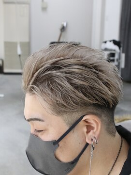 シンディ(Shindy) オールバック×ホワイトベージュ