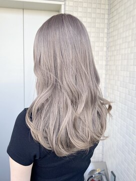 ユウル 横浜(juhl.) ホワイトブロンドブリーチ&ダブルカラーヘーゼルブラウン横浜駅