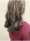 スモーキーグレージュ