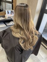 サニー 渋谷(SUNNY)&nbsp;バレイヤージュ、ハイライト、レイヤーロング、グレーベージュ