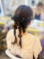 結婚式 お呼ばれ 推し活ポニーテールツイン×リボン×パールピン