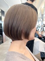 ソワネ 表参道(soigne)&nbsp;大人ショートボブ白髪ぼかしハイライト顔周りレイヤー丸みボブ