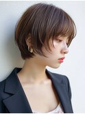 ショートボブ レイヤーカット 顔周りカット グレージュ 透明感