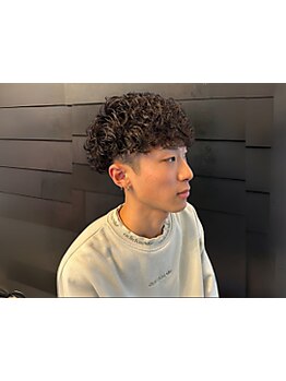 学割U24◆メンズカット+パーマ+眉毛カット\8000◆朝のセットが時短に★トレンドパーマならBARBER4thへ！