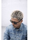 短髪フェードで魅せる大人ブリーチ