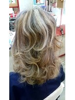ピア ヘアーズ PIAA hair's&nbsp;傷ませないブリーチ=ハイライトカラー