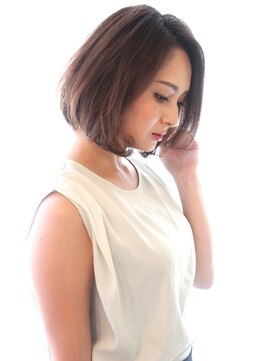 レウナ 外苑前(Reuna) 暗めカラーでも可愛いワンカールボブ 30代40代