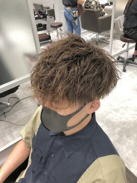 キートス(Kiitos) 無造作な波打ちツイストスパイラル