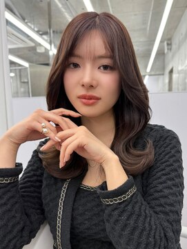 エヌアイ オモテサンドウ(ni omotesando) ブリーチなしオリーブベージュ韓国くびれヘア【肥田亜沙美】
