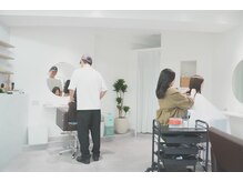 ヘアメンテ(Hairmainte)の雰囲気（お客様同士、視線が合わないよう設計！仕切りが無くても個室感覚）