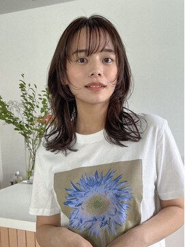 タス(tas) ウルフ風レイヤーミディアム 似合わせ顔周りカット顔まわり