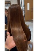 暗めカラー艶めきブラウンケアストレート