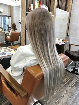 リリー シブヤ(Lilly shibuya) 【Lilly渋谷】#プラチナベージュ　＃エクステ　＃グラデーション