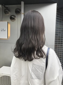 ネイヴィル(navile) 透け感、グレージュ