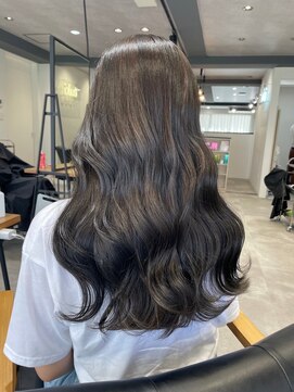 ツキ 横浜店(tuki) インナーカラーミルクティーベージュシルバーイヤリングカラー