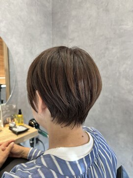 エレノア 越谷(Eleanor) 大人かわいいショートヘア/艶々/白髪ぼかし【RIE】