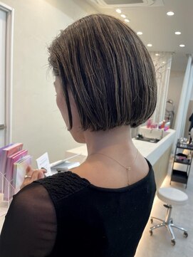 フェメ 立川(PHEME) 切りっぱなしボブ/地毛ハイライト