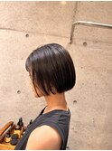 プツッと丸みのあるボブ