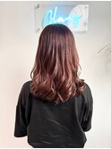 深みピンクバイオレット、ゆる巻きスタイル