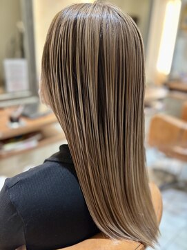 マイノリティー(Minority Produced By TOPHAIR) 10ヶ月伸びたブリーチを活かすアンブレラカラーアッシュベージュ