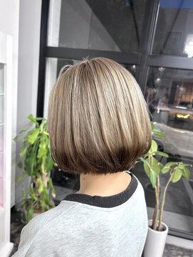 ソル(sol.) 【Ayaka】ベージュとブラウンのデザインカラー