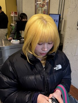 ノラ シンディ(NORA CYNDY) レモンイエロー イエローベージュ イエローカラーハッシュカット