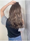 ベージュ×透明感
