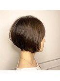 丸みのある前下がりショートボブ