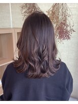 チコ(CHIKO)&nbsp;鎖骨でまとまるミディアムスタイル