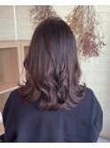 鎖骨でまとまるミディアムスタイル
