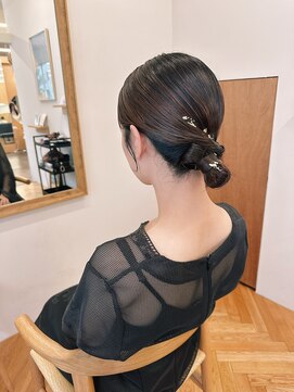 メク(meku) 大人可愛いタイトなシニヨン*【ヘアセット】