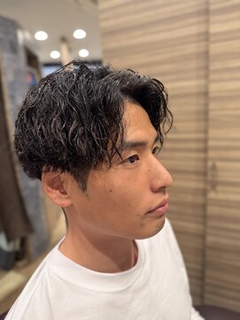 銀座マツナガ 神田店 20代30代垢抜けおしゃれセンターパートツイストスパイラルパーマ