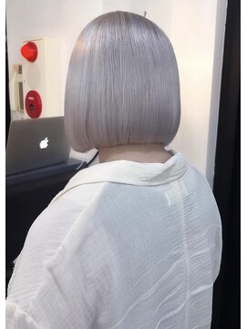 ヤド 原宿(YADO) シルバー/ホワイトシルバー/ハイトーンボブ