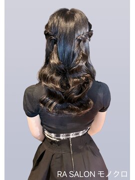 アールエーサロンモノクロ 秋葉原(RA SALON モノクロ) 【推し活ヘアメ】ねじりハーフツイン