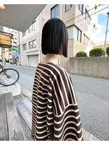 ムジーク(Musiiik)&nbsp;ぱつんっとしたカットラインの黒髪ボブ