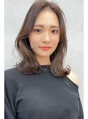 ふんわりカールくびれミディ外はねスタイル