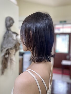 ティーズヘアイナガキイヴピアジェ 外ハネ_くびれ_かわいい