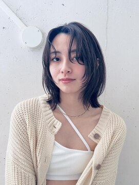 ビーチ(BEACH) 黒髪/レイヤーカット/韓国ヘア/小顔/前髪長め/オリーブグレー