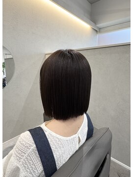 サロンドクオリア(Salon de Qualia) 切りっぱなしボブ/ラインボブ/オリーブカラー/S