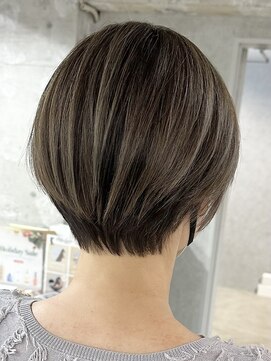 ラック(LUCK) コンパクトショート/白髪ぼかし/船橋/くすみベージュ