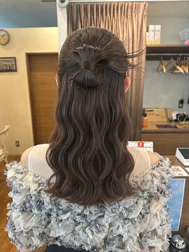 ビーバイシージャストビューティー(B by C just beauty) シニヨン×ウェーブ巻き