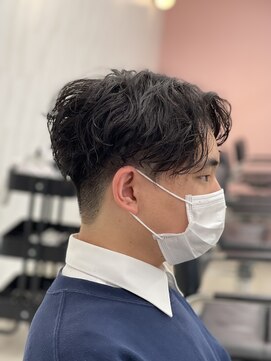 ケーオーエスピンク(K O S pink) センターパート×スパイラルパーマ