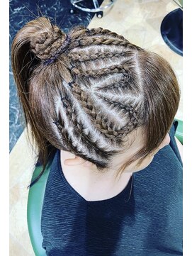 マドゥーズ ヘアショップ(Madoo's hair shop) ハートコーンロウ