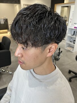 ヒュイル バイ ニアウ(Hwyl by Niau) メンズマッシュツーブロックスパイラルパーマニュアンスパーマ