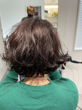 フク(FUKU) 【脱白髪染め】癖毛を活かしたショートボブ