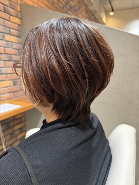 レーヴ(Reve) ステップボーンカット　前下がりショート