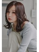 柔らかく揺れるくびれミディ