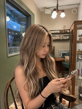 ヨナサン(Yona Saint) プルエクステでつくるロング×ハイライトスタイル