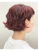 赤髪　ボブ　ショート　パーマ　くせ毛　ウェーブ　耳掛け