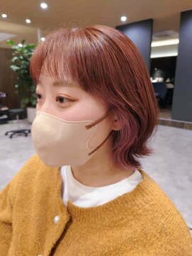 ビスポーク(BESPOKE) インナーチラ見せピンクラベンダーくびれ巻きミディアムボブ